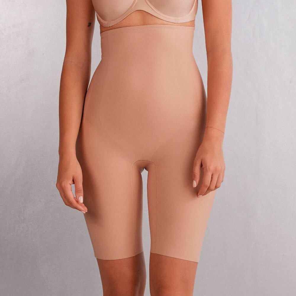 Intimissimi Shaping Shorts in Seamless Microfiber in Natural Size S
